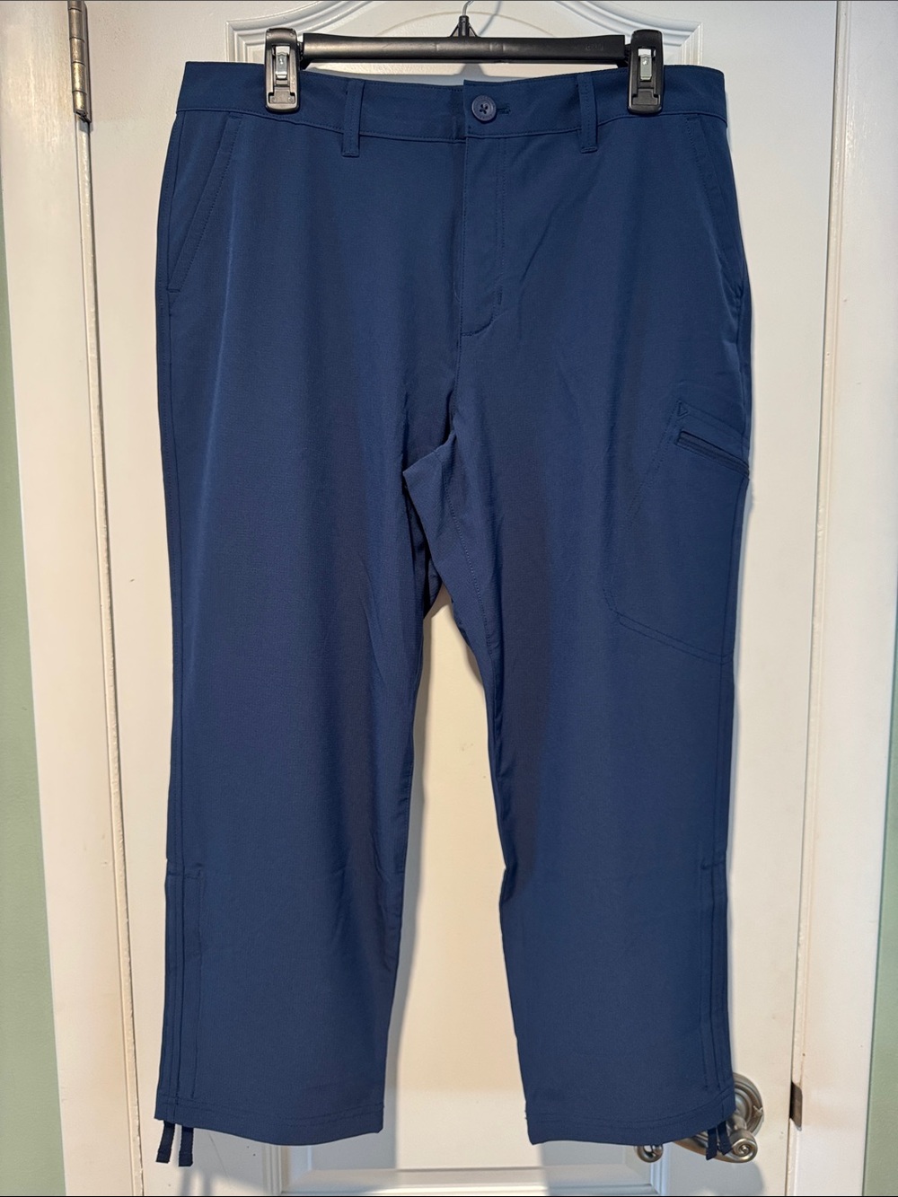 Eddie Bauer Navy Stretch Cargo Ripstop crop pants